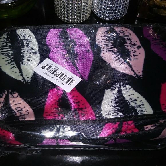 Lips Carry-On Cosmetic Bag - Picture 4 of 4